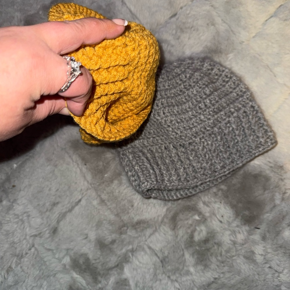 Stylish Knit Beanie Duo in Warm Tones - Picture 3 of 3